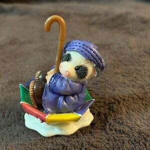 Enesco Mary's Moo Moos Figurine with Purple and Multicolor Umbrella
